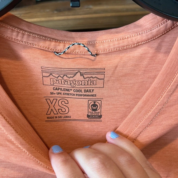 Patagonia women’s Capilene UPF 50+ performance shirt size XS - Picture 4 of 8